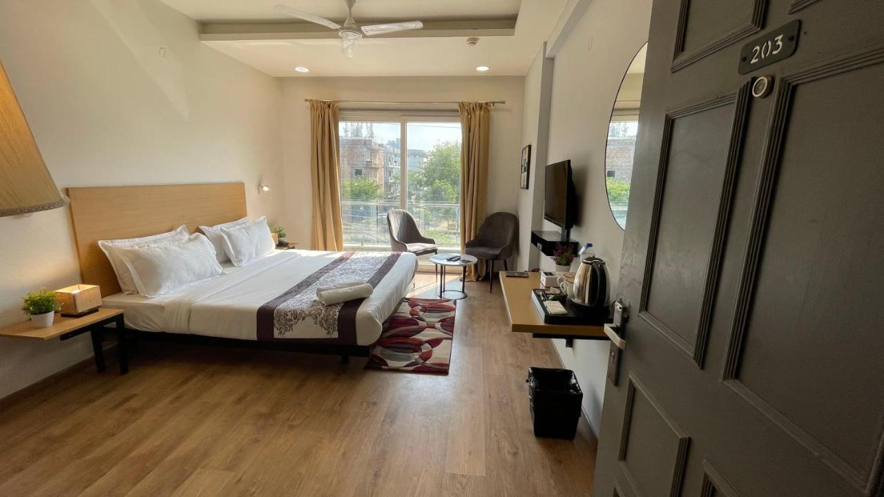 Saltstayz Express - Medicity Near Medanta Hospital Gurgaon Exterior photo